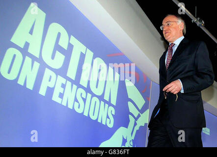 Allgemeiner Wahlkampf 2005 - Pressekonferenz Der Konservativen Partei - Victoria Street. Der konservative Führer Michael Howard. Stockfoto