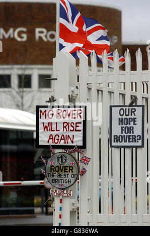 MG Rover Crisis – Werk Longbridge. Die Stimmung war an den Toren von MG Rover festgeklemmt. Stockfoto