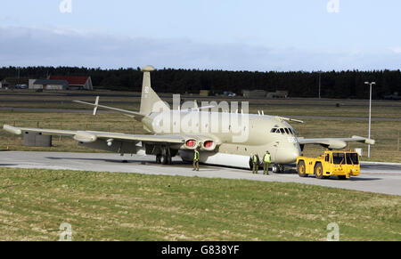 Nimrods, RAF Kinloss. Ein Nimrod auf dem Asphalt bei RAF Kinloss. Stockfoto