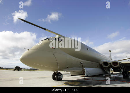 Nimrods - RAF Kinloss. Ein Nimrod auf dem Asphalt bei RAF Kinloss. Stockfoto