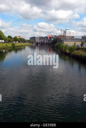 Ein allgemeiner Blick auf das Taffs Mead Embankment, Cardiff, da die Polizei die Mutter eines Babys, dessen Körper aus dem Fluss Taff geborgen wurde, auffordert, sich zu melden. Stockfoto