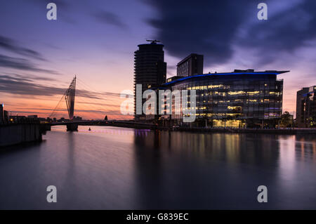 Media City, Salford Quays, Greater Manchester bei Sonnenuntergang Stockfoto