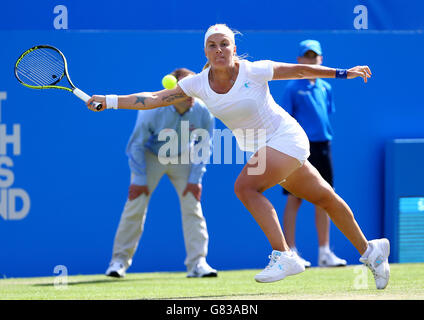 Die russische Svetlana Kuznetsova im Kampf gegen die dänische Caroline Wozniacki am fünften Tag der AEGON International im Devonshire Park, Eastbourne. Stockfoto