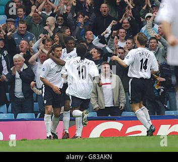 Gary Speed von Bolton Wanderers feiert das Tor zum Ausgleich Aston Villa Stockfoto