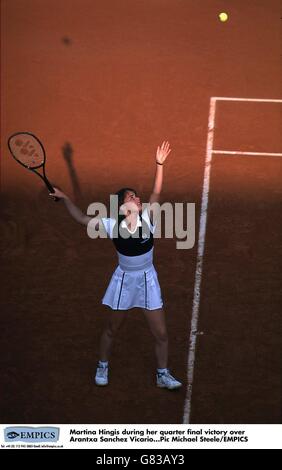 French Tennis Open - Martina Hingis / Arantxa Sanchez Vicario. Martina Hingis bei ihrem Viertelfinale gegen Arantxa Sanchez Vicario Stockfoto