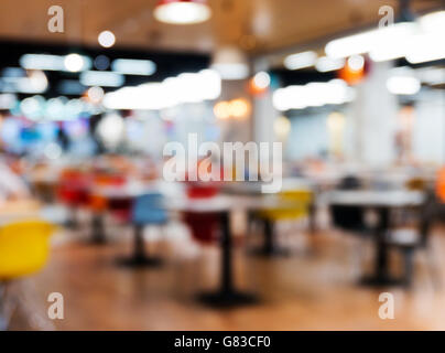 Verschwommenen Silhouetten von Menschen sitzen in einem Café. Stockfoto