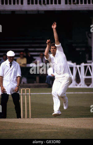 Cricket - Prudential World Cup - Gruppe B - West Indies gegen Neuseeland - Trent Bridge. Lance Cairns, Neuseeland Stockfoto