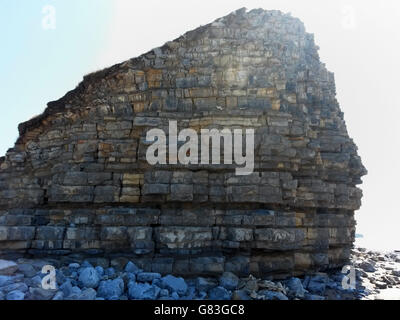 Ein allgemeiner Blick auf Llantwit Major Strand im Tal von Glamorgan, wo eine junge Frau starb, nachdem sie von Felsen, die von einer Klippe fallen, auf den Kopf getroffen wurde. Stockfoto