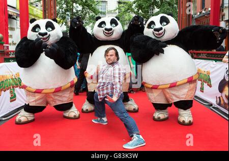 Kung Fu Panda 3 Fotocall - London. Jack Black bei einer Fotoannahme für Kung Fu Panda 3 in der Macclesfield Street, China Town, London. Stockfoto