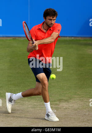 Tennis - 2015 ATP Aegon Open Nottingham - Tag vier - Nottingham Tennis Center. Der französische Gilles Simon im Kampf gegen den US-Amerikaner Sam Querrey Stockfoto