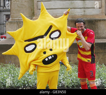 Fußball - Partick Thistle 2015/16 Home Kit Launch - Glagsow Stadtzentrum Stockfoto