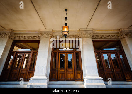 Die Eingangstüren der Connecticut State Capitol in Hartford, Connecticut. Stockfoto