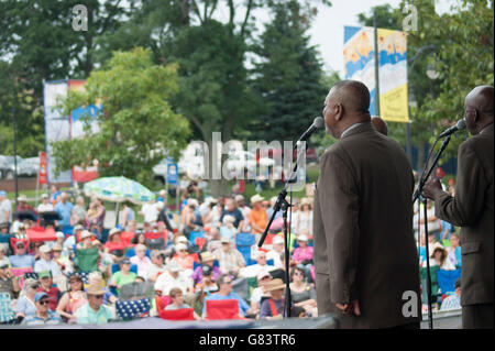 Sensationelle Royal-Lichter-Gospel-Gruppe auf dem Folk Festival 2015, Bangor, Maine Stockfoto