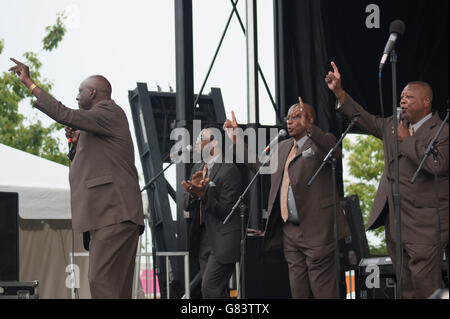 Sensationelle Royal-Lichter-Gospel-Gruppe auf dem Folk Festival 2015, Bangor, Maine Stockfoto