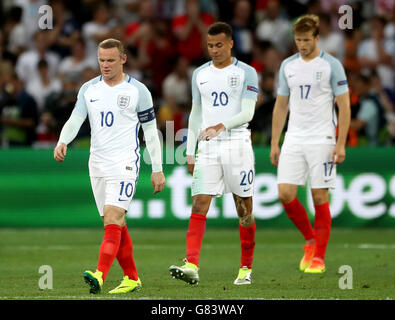 (links nach rechts) Englands Wayne Rooney, Dele Alli und Eric Dier niedergeschlagen nach Island Score ihren zweiten Treffer in der Runde der 16 Spiel im Stade de Nice, Nizza, Frankreich. Stockfoto