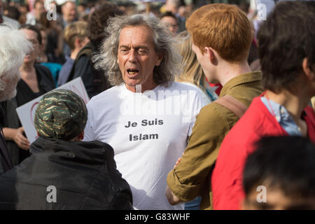 Ein Mann in einem "Je Suis Islam" T-shirt unter der Basis Menge Tausender kampfbereiten Labour Leader Jeremy Corbyn zu unterstützen. Stockfoto