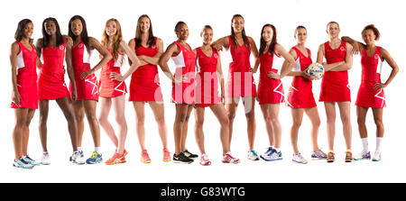 L-R: Englands Stacey Francis, Sonia Mkoloma, Eboni Beckford-Chambers, Helen Housby, Rachel Dun, Pamela Cookey, Tamsin Greenway, Geva Mentor, Jade Clarke, Sara Bayman, Joanne Harten und Serena Guthrie *Bild aus 4 Bildern* Stockfoto