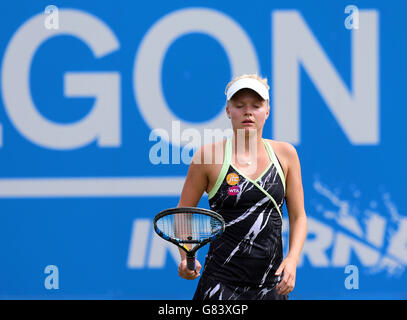 Die britische Harriet Dart im Kampf gegen Dominika Cibulkova am dritten Tag der AEGON International im Devonshire Park, Eastbourne. Stockfoto