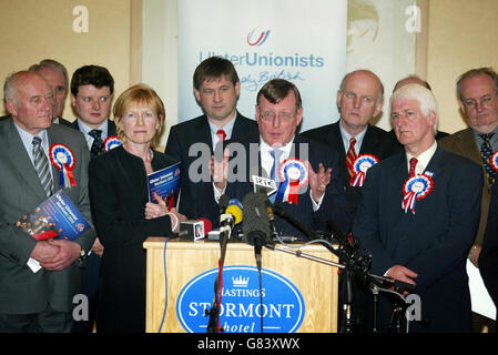 David Trimble, Vorsitzender der Ulster Unionist Party, startet das Wahlprogramm seiner Partei im Stormont Hotel. Stockfoto