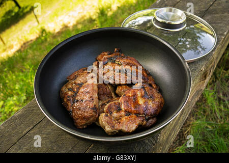 Köstliches Fleisch auf dem Grill geröstet hautnah Stockfoto