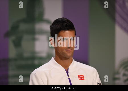 Der serbische Novak Djokovic hält eine Pressekonferenz im Hauptinterviewraum während eines Vorschauungstages für die Wimbledon-Meisterschaften im All England Lawn Tennis and Croquet Club, Wimbledon. Bildnachweis sollte lauten: Florian Eisele/AELTC/POOL/PA Wire. Stockfoto