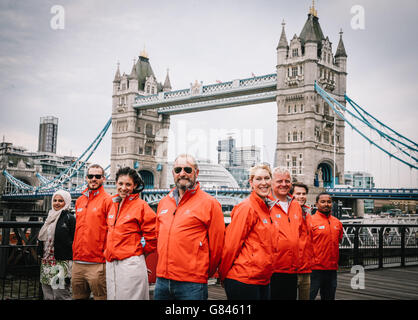 Crew-Mitglieder (L bis R) Noreen Rahman, Matthew Ogg, Vanessa Jubenot, Brian Harlock, Caroline Bowen, Stephen O'Connor, Gavin Reid und Dhruv Boruah während der 60 Tage zum Start des Clipper Race im Guoman Tower Hotel, London. Stockfoto