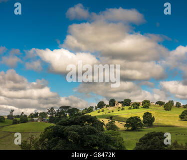 Das kleine Dorf Middlesmoor auf einem malerischen Hügel im Nidderdale Tal der Yorkshire Dales, UK Stockfoto