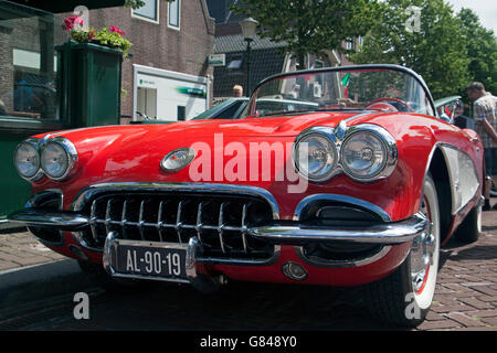 MEDEMBLIK, Niederlande, Juli 28,2013: vor einem Vintage Red Chevrolete von 1960 während einer Oldtimer-Show Stockfoto