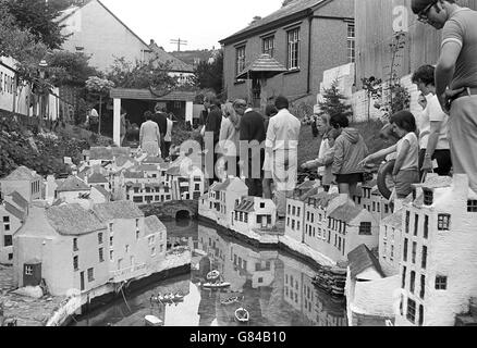 Places, Polperro, Cornwall. Das Modelldorf in Polperro, Cornwall. Stockfoto