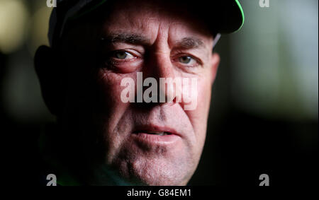 Australien-Cheftrainer Darren Lehmann während der Nets-Session vor dem ersten Investec Ashes Test im SWALEC Stadium, Cardiff. Stockfoto