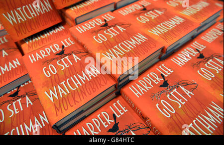 Setzen Sie Einen Wachmann ein. Die Vorstellung von Harper Lees Roman „Go Set A Watchman“ bei Waterstones auf Piccadilly, London. Stockfoto