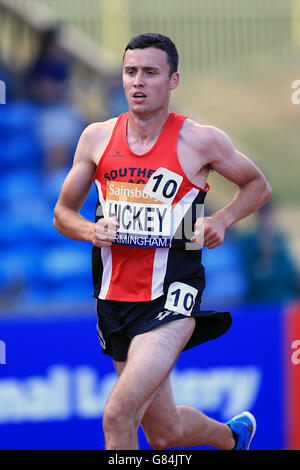 Adam Hickey (Southend) tritt beim 5000 m langen Mens Finale an. Stockfoto
