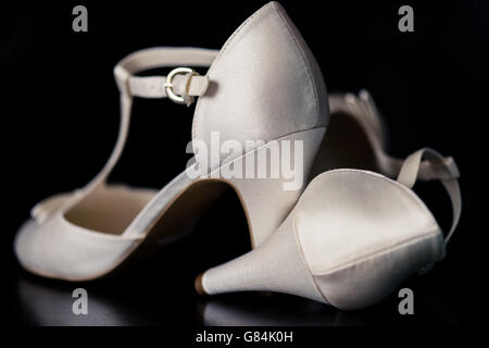 Nahaufnahme des Weibes Hochzeit Schuhe Stockfoto