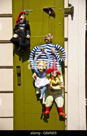 Anzeige der Marionette Marionetten vor einem Geschäft in Prag, Tschechische Republik Stockfoto