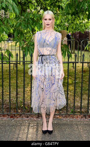 Poppy Delevingne kommt bei der Sommerparty der Serpentine Gallery im Hyde Park in London an. DRÜCKEN Sie VERBANDSFOTO. Bilddatum: Donnerstag, 02. Juli 2015. Bildnachweis sollte lauten: Ian West/PA Wire Stockfoto