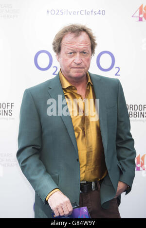 Mark King nimmt an den Norhoff Robbins O2 Silver Clef Awards 2015 im Grosvenor House, Park Lane, London Teil. DRÜCKEN Sie VERBANDSFOTO. Bilddatum: Freitag, 03. Juli 2015. Bildnachweis sollte lauten: David Jensen/PA Wire Stockfoto