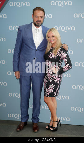 Jamie Theakston und Emma Bunton kommen für die Arqiva Commercial Radio Awards im Roundhouse in London an. DRÜCKEN Sie VERBANDSFOTO. Bilddatum: Mittwoch, 8. Juli 2015. Bildnachweis sollte lauten: Daniel Leal-Olivas/PA Wire Stockfoto