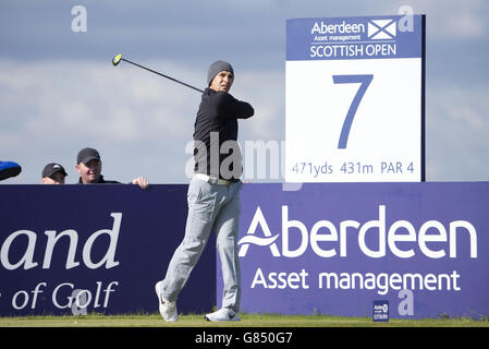 Denmarks Thorbjorn Olesen schlägt am 7. Loch während des Tages eines der Scottish Open im Gullane Golf Club, East Lothian. DRÜCKEN Sie VERBANDSFOTO. Bilddatum: Donnerstag, 9. Juli 2015. Siehe PA Geschichte GOLF Gullane. Bildnachweis sollte lauten: Kenny Smith/PA Wire. EINSCHRÄNKUNGEN: . Keine kommerzielle Nutzung. Keine falsche kommerzielle Verbindung. Keine Videoemulation. Keine Bildbearbeitung. Stockfoto