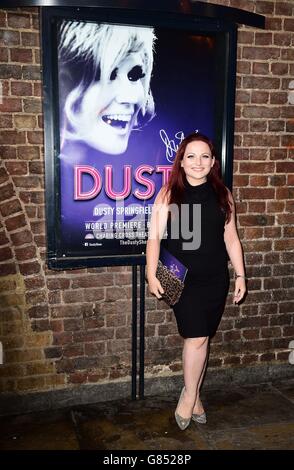 Dusty Press Night - London. Becky O'Brien beim Presseabend für das Musical Dusty im Charing Cross Theatre, London. Stockfoto