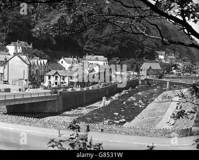 Lynmouth in Devon, sechs Jahre nach den Überschwemmungen, die die kleine Stadt verwüstet haben. Stockfoto