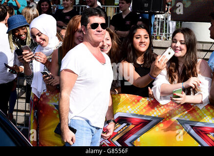 Simon Cowell bei den X Factor Auditions in der Wembley Arena, London. DRÜCKEN Sie VERBANDSFOTO. Bilddatum: Dienstag, 21. Juli 2015. Bildnachweis sollte lauten: Ian West/PA Wire Stockfoto