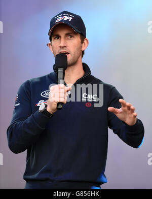 Sir Ben Ainslie, Skipper der Land Rover BAR, während der Eröffnungszeremonie am ersten Tag des Americas Cup in Portsmouth, Großbritannien. Stockfoto