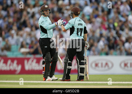 Cricket - NatWest t20 Blast - Southern Division - Surrey V Somerset - The Kia Oval. Jason Roy und Rory Burns von Surrey Stockfoto