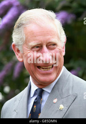 Der Prinz von Wales besucht die Falmouth Arms, als Teil seiner "Pub is the Hub" Initiative, während seines Besuchs in Truro in Cornwall. Stockfoto