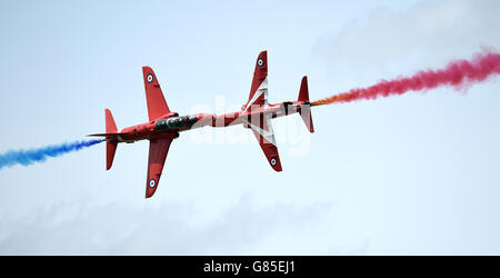 Die roten Pfeile führen eine Anzeige im Royal International Air Tattoo bei RAF Fairford, Gloucestershire Stockfoto