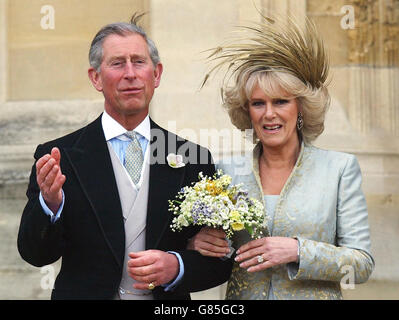 Der britische Prinz Charles und die Herzogin Camilla von Cornwall verlassen die St. Georges' Chapel, Windsor England, nach einem Segen ihrer Ehe.