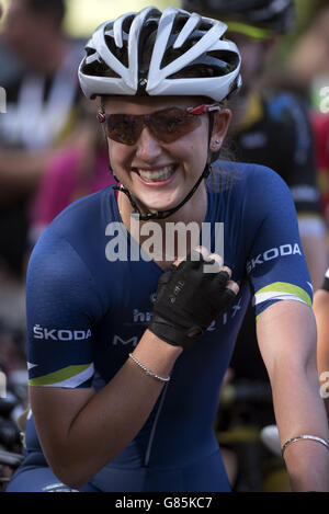 Radfahren - 2015 Prudential RideLondon - Tag 1. Laura Trott an der Startlinie des ersten Tages des Prudential RideLondon, London. Stockfoto