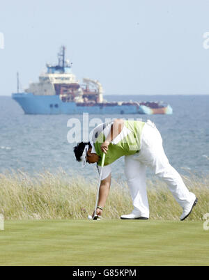 Thailands Kiradech Aphibarnrat auf dem 4. Green im Finale des Saltyre Energy Paul Lawrie Match Play am 4. Tag des Saltyre Energy Paul Lawrie Match Play im Murcar Links Golf Club, Aberdeen. Stockfoto