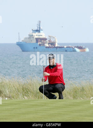 Schwedens Robert Karlsson auf dem 4. Green beim Finale des Saltyre Energy Paul Lawrie Match Play am 4. Tag des Saltyre Energy Paul Lawrie Match Play im Murcar Links Golf Club, Aberdeen. DRÜCKEN SIE VERBANDSFOTO. Bilddatum: Sonntag, 2. August 2015. Siehe PA Geschichte GOLF Murcar. Bildnachweis sollte lauten: Danny Lawson/PA Wire. EINSCHRÄNKUNGEN: Keine kommerzielle Nutzung. Keine falsche kommerzielle Vereinigung. Keine Videoemulation. Keine Bildbearbeitung. Stockfoto