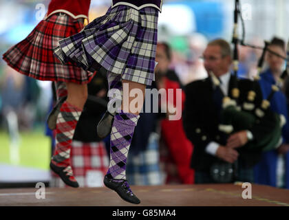 Highland Dancing bei den Bridge of Allan Highland Games in Stirling, Schottland. Stockfoto